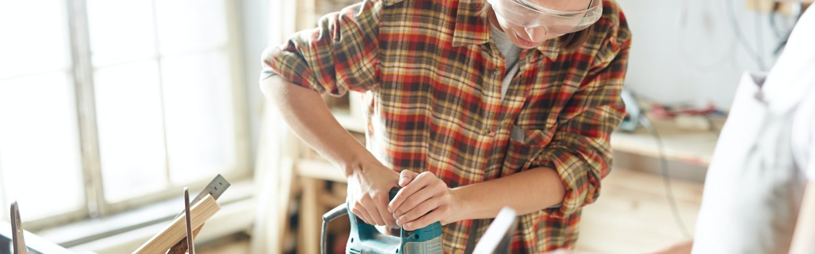 female-carpenters.jpg